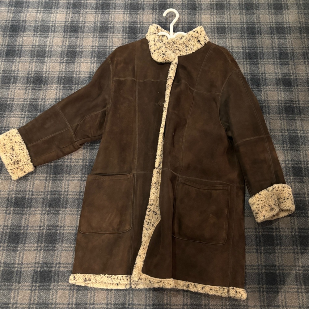 Custom sheepskin coat
Brown